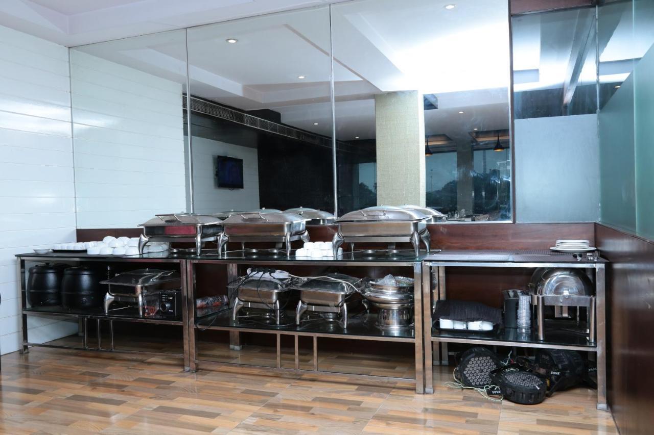 Kc Manor Hotel จัมเชดปูร์ ภายนอก รูปภาพ