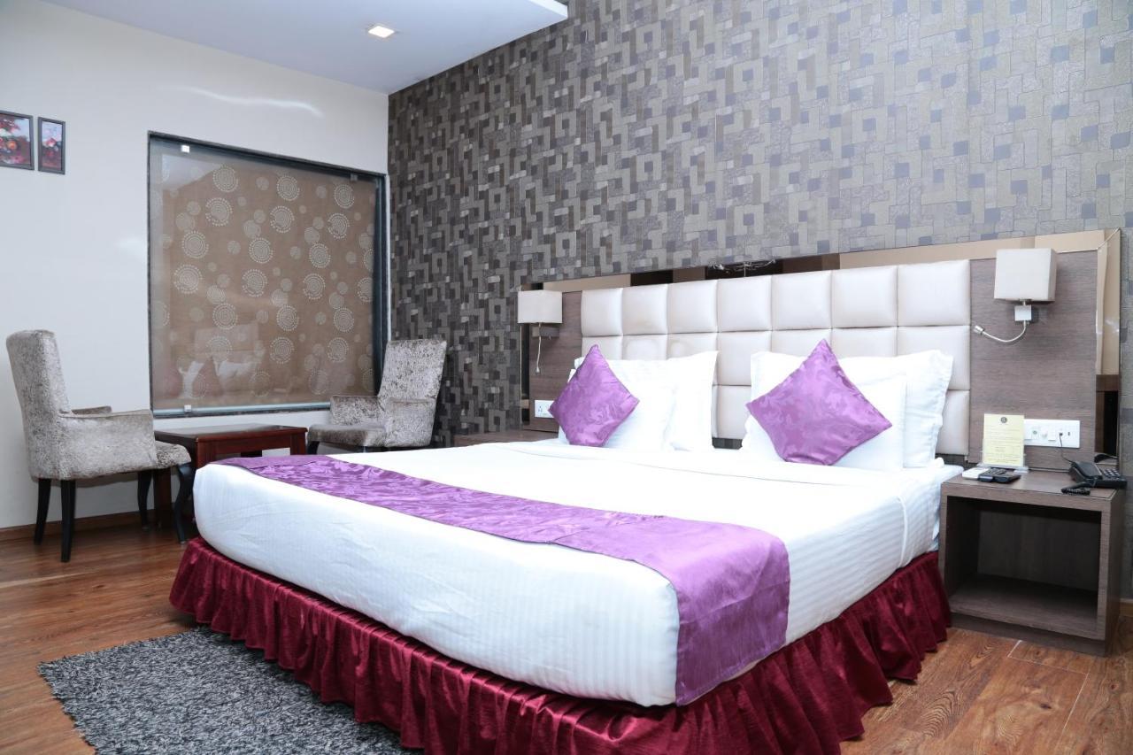 Kc Manor Hotel จัมเชดปูร์ ภายนอก รูปภาพ