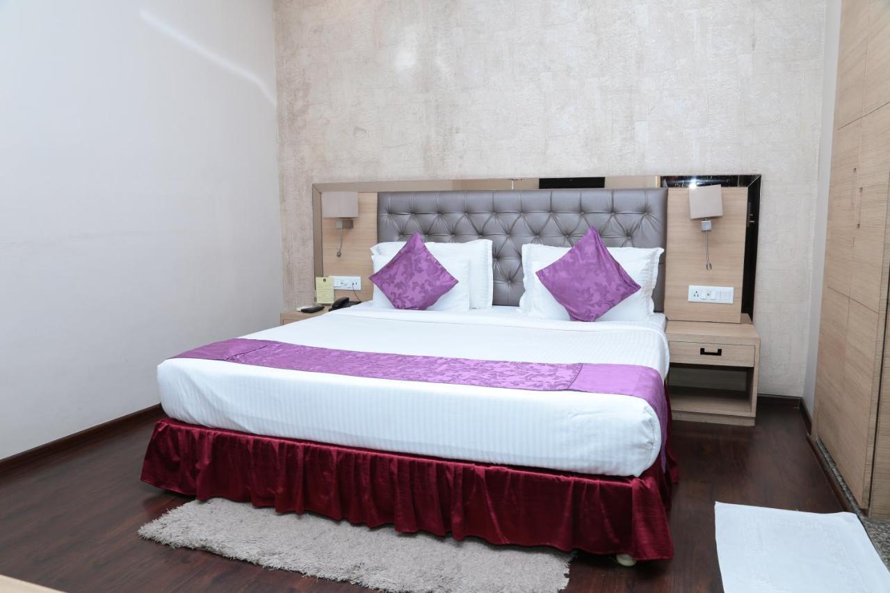 Kc Manor Hotel จัมเชดปูร์ ภายนอก รูปภาพ