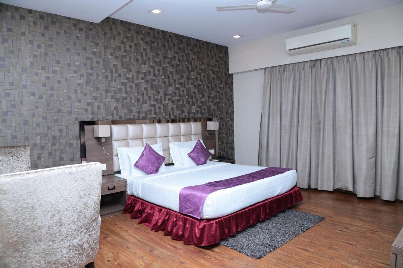Kc Manor Hotel จัมเชดปูร์ ภายนอก รูปภาพ