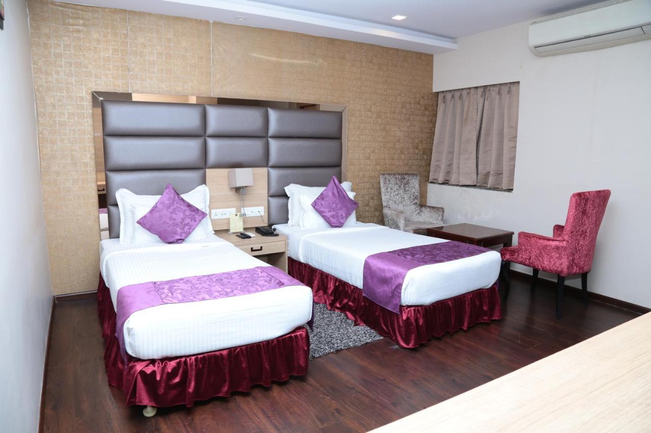 Kc Manor Hotel จัมเชดปูร์ ภายนอก รูปภาพ