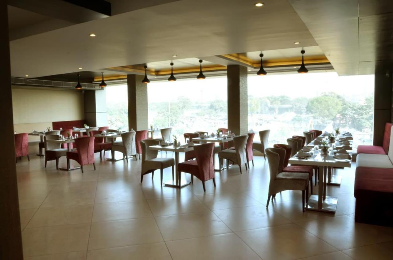 Kc Manor Hotel จัมเชดปูร์ ภายนอก รูปภาพ