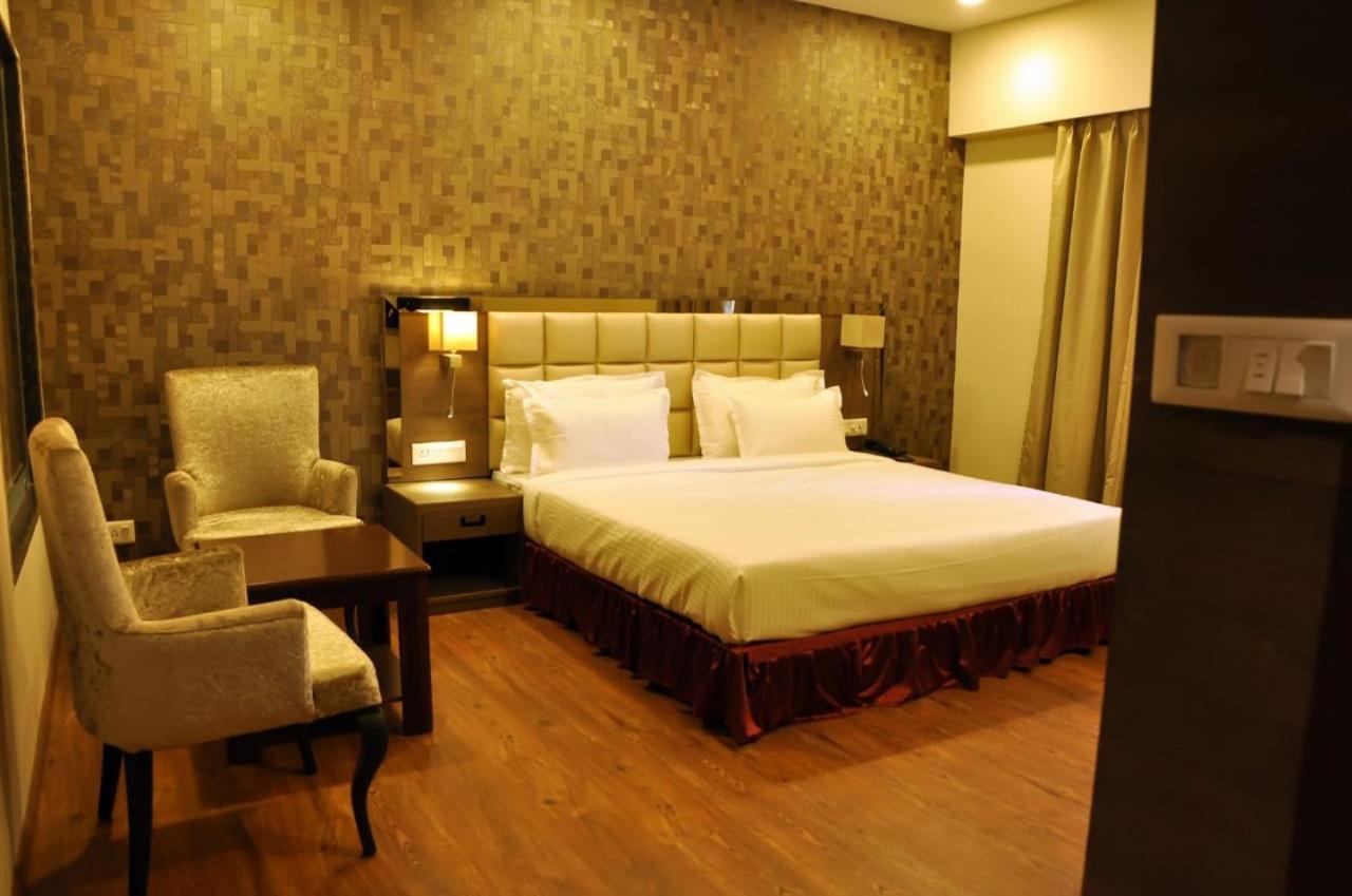 Kc Manor Hotel จัมเชดปูร์ ภายนอก รูปภาพ